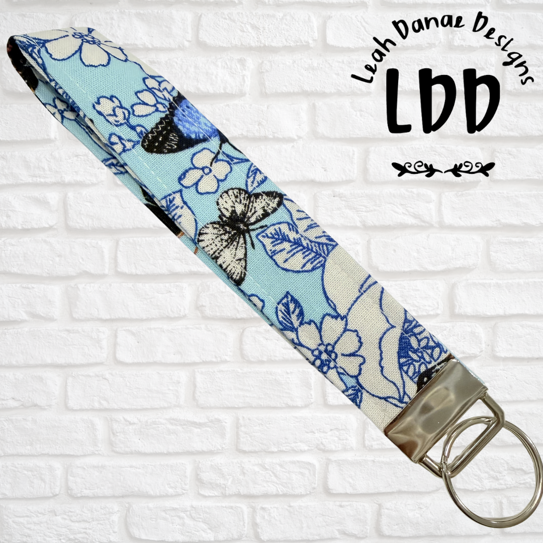 IZZY - Wristlet Keychain