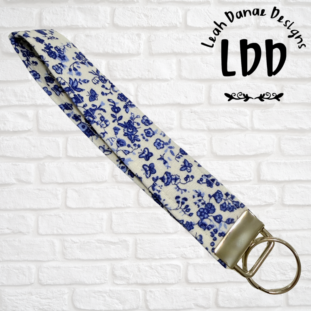 VIOLET - Wristlet Keychain